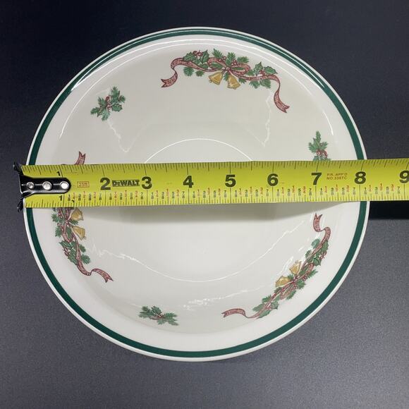 Vintage Johnson Brothers VICTORIAN CHRISTMAS Vegetable Serving Bowl 8.25" Round - Picture 4 of 6